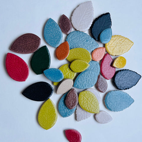 Ceramic Leaves 4 oz MIX