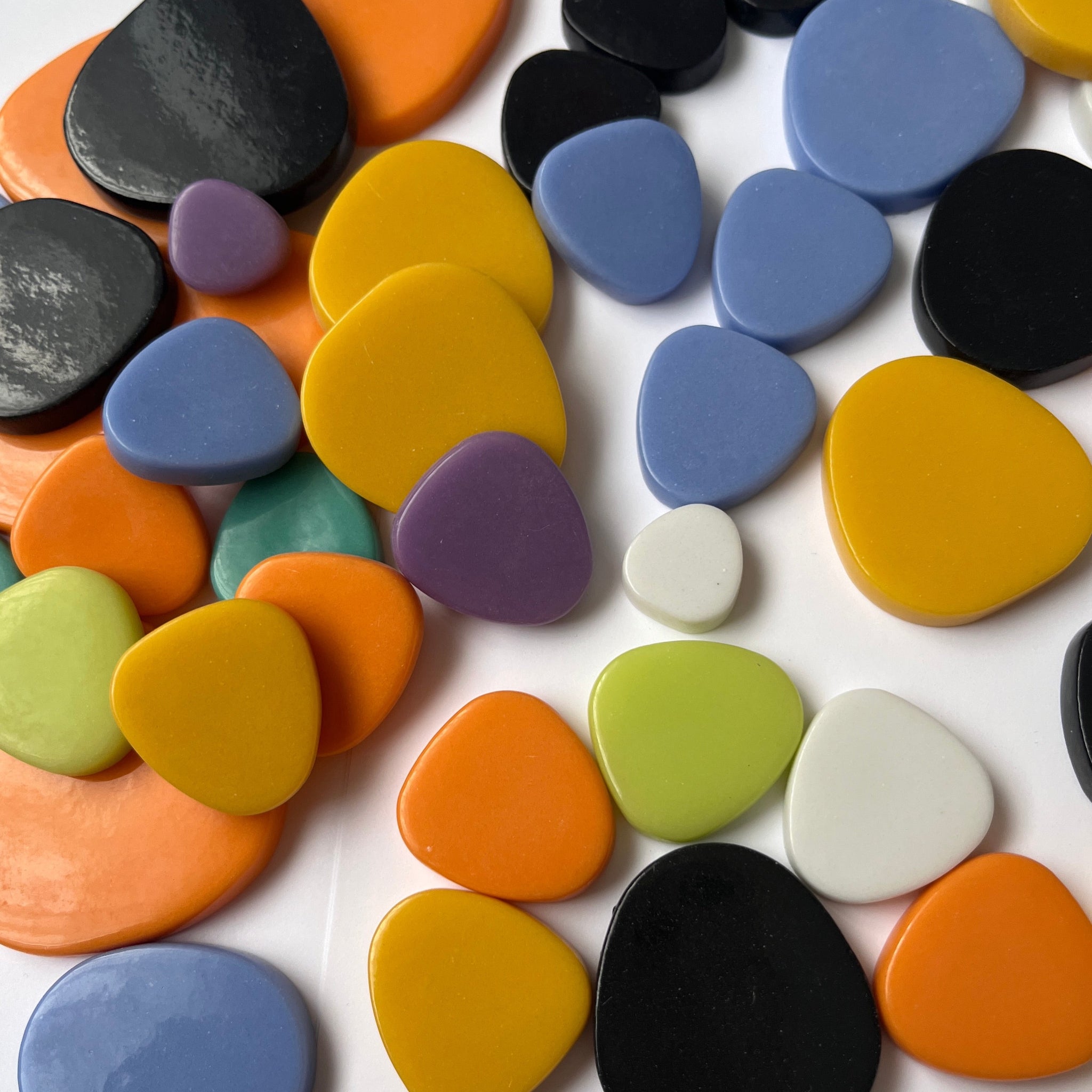 Mixed size Pebble 1/2 lb