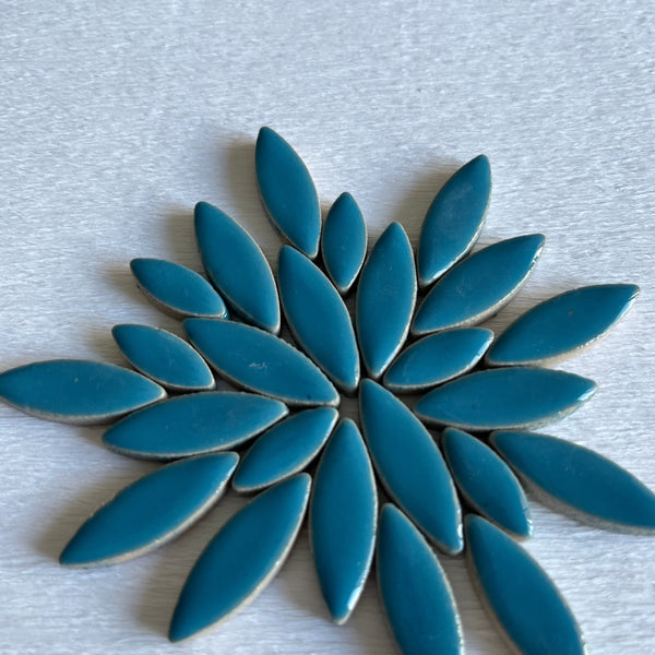 Pétalos y hojas de cerámica para mosaicos - Mezcla azul