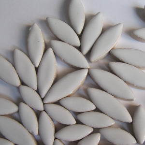 Pétalos y hojas de cerámica para mosaicos - Mezcla blanca