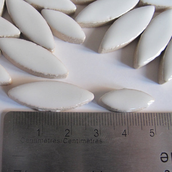Pétalos y hojas de cerámica para mosaicos - Mezcla blanca