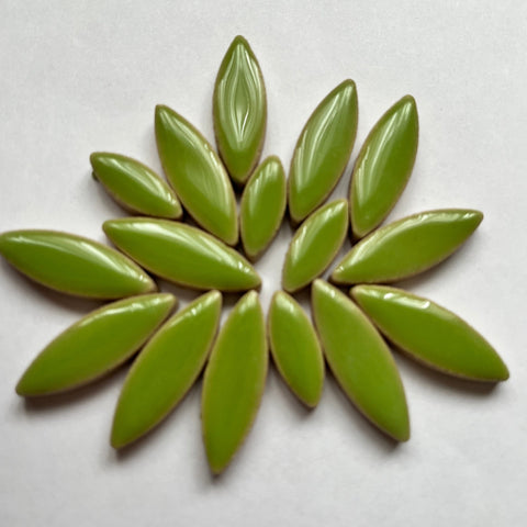 Pétalos y hojas de cerámica para mosaicos - Mezcla de verde claro